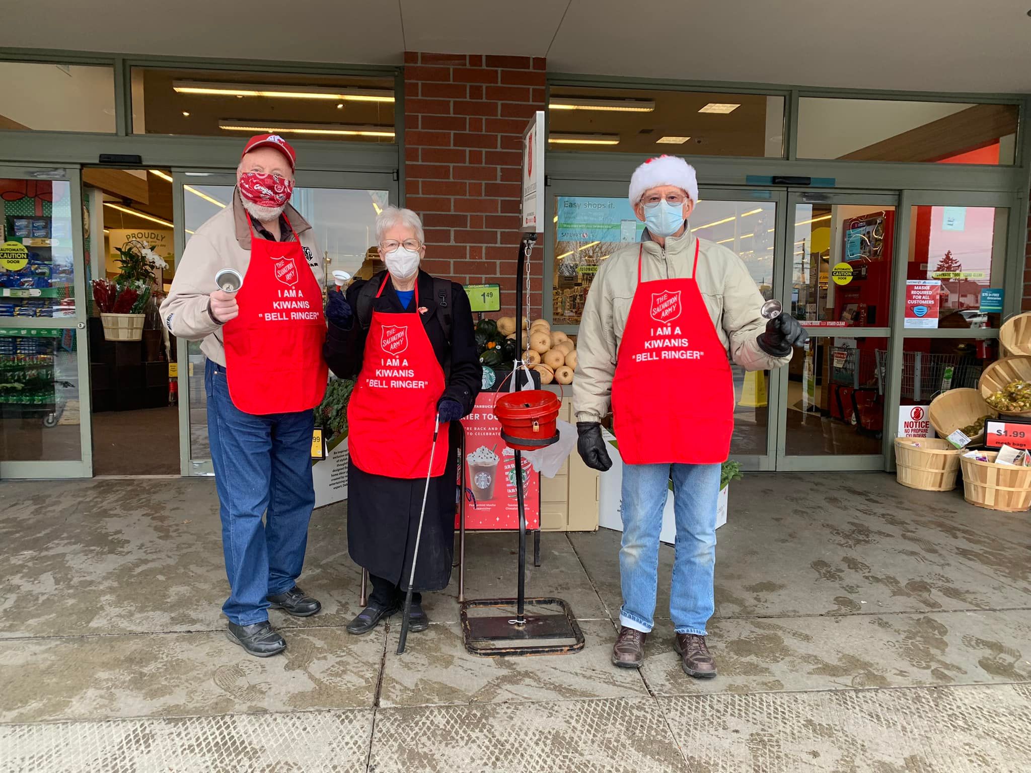 Kiwanis volunteering for Salvation Army Kiwanis volunteering for Salvation Army